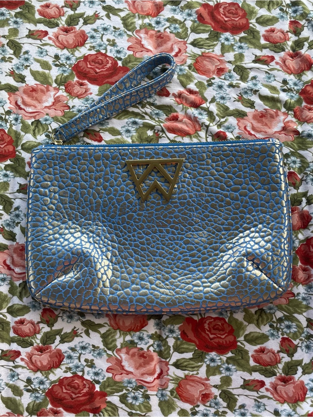 Kelly Wynne Metallic Blue Wristlet *NEVER WORN*